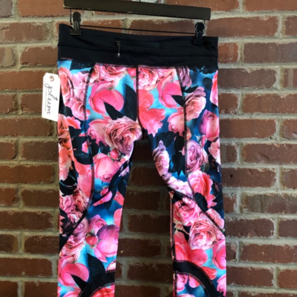 Lululemon Secret Garden "Inspire Crop II" Size 8 - Picture 2 of 3